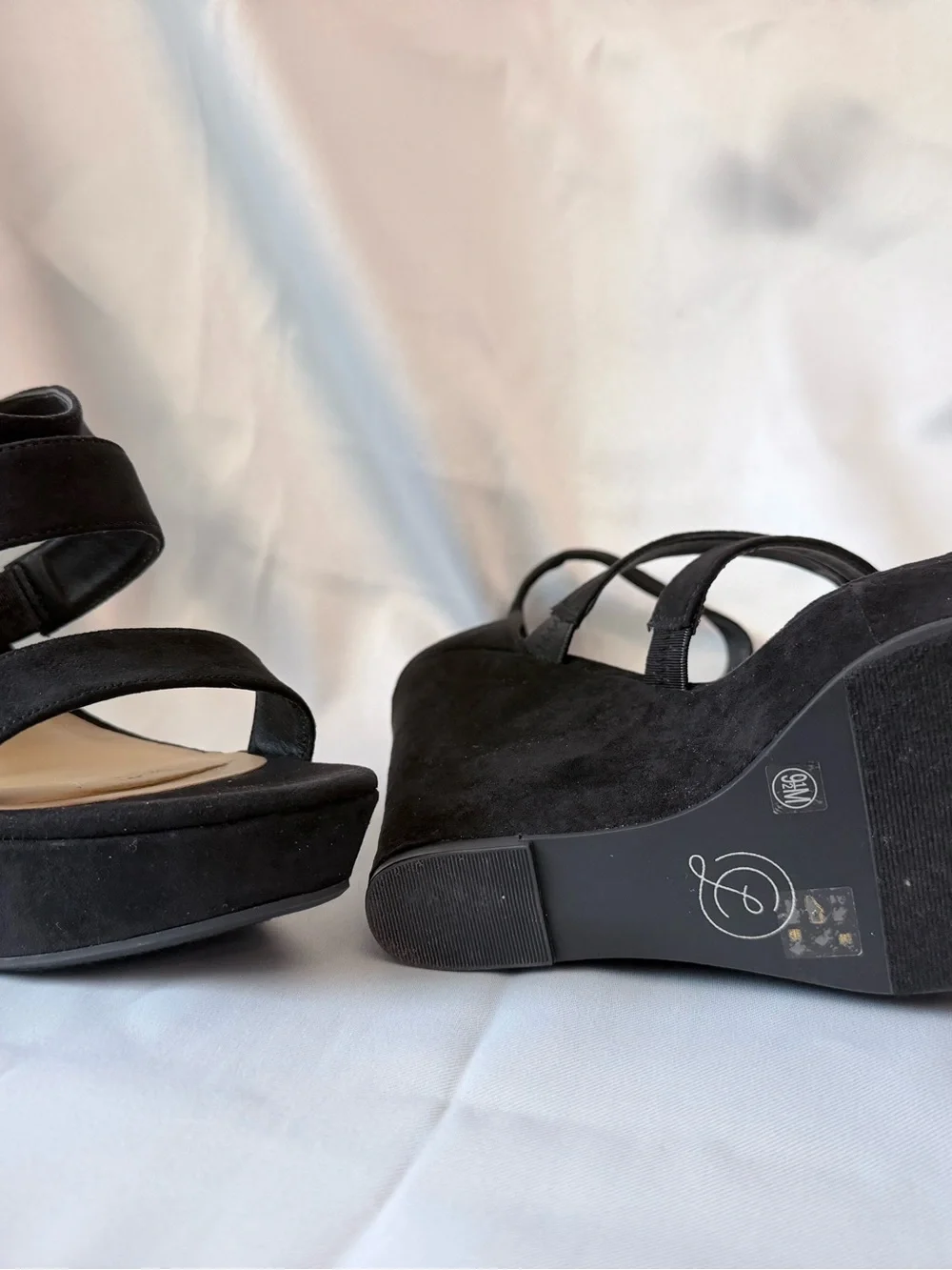 Chinese Laundry Black Strappy Suede Wedge Sandals, NWOT size 9 1/2